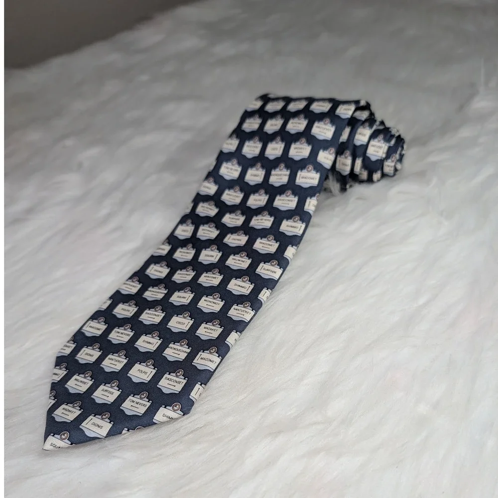 Vineyard Vines Necktie Mens OS Navy Blue Nantucket Town Signs Silk Tie